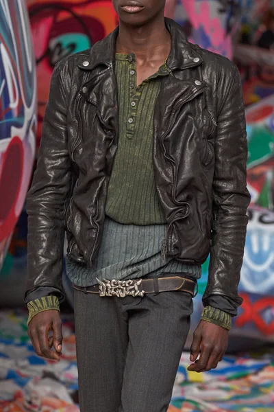 Look 64